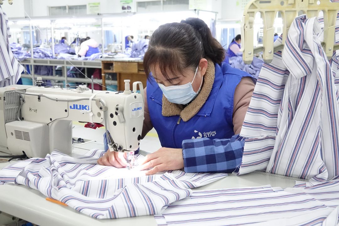 06 Sewing-detail 3.jpg