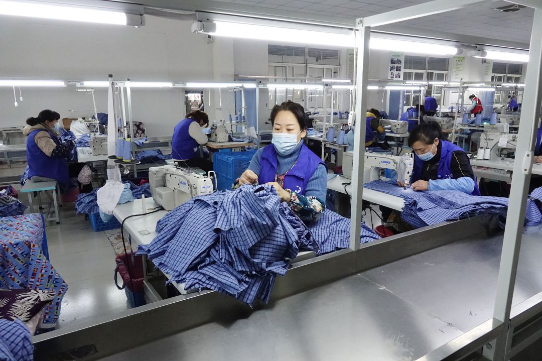 05 Sewing-detail 2.jpg